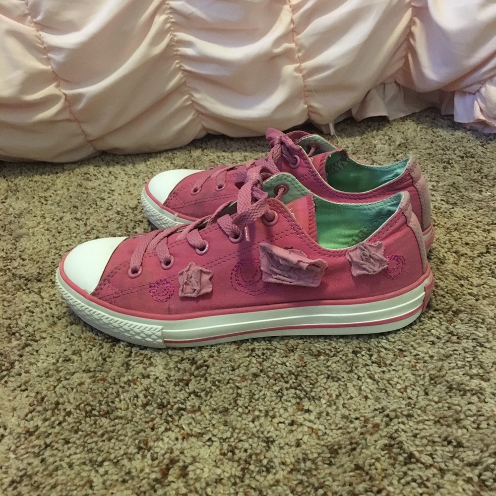 Converse all stars , women’s US 6 PINK & flowers!